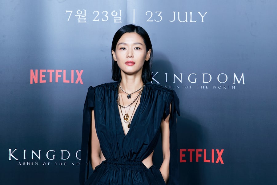 Jun Ji Hyun dalam promosi salah satu filmnya